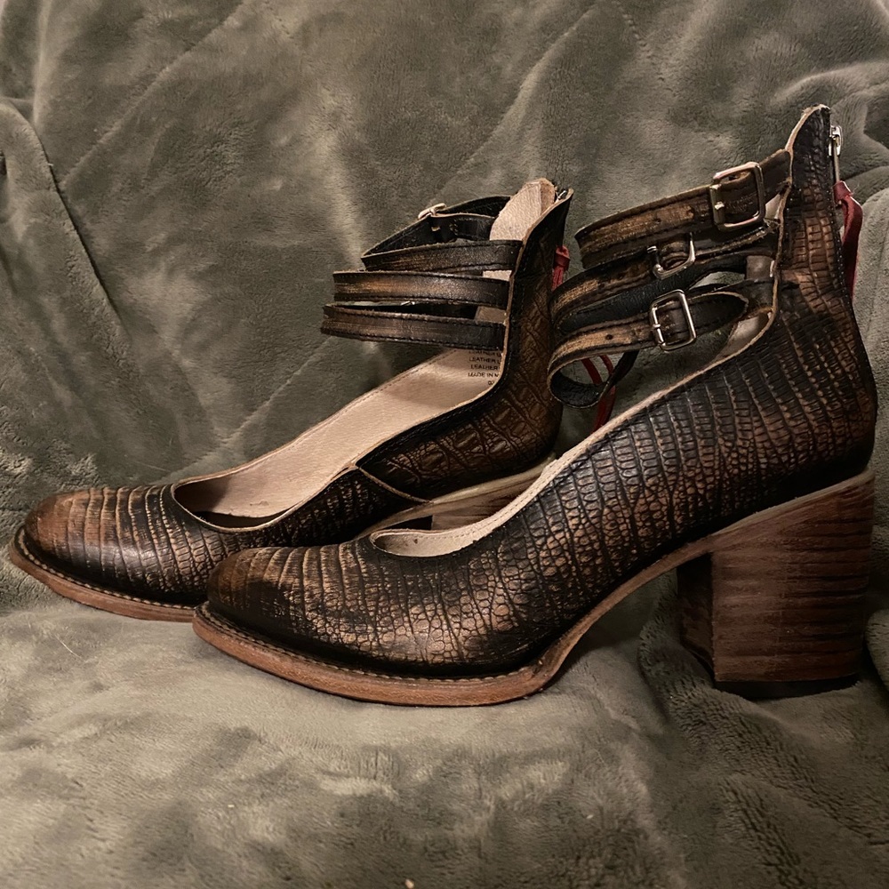 Freebirds Randi in brown distressed Size 9